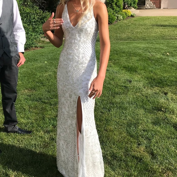 Primavera V Neckline Fitted Beaded Prom 
